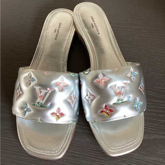 Louis Vuitton sandals - Picture 2 of 12